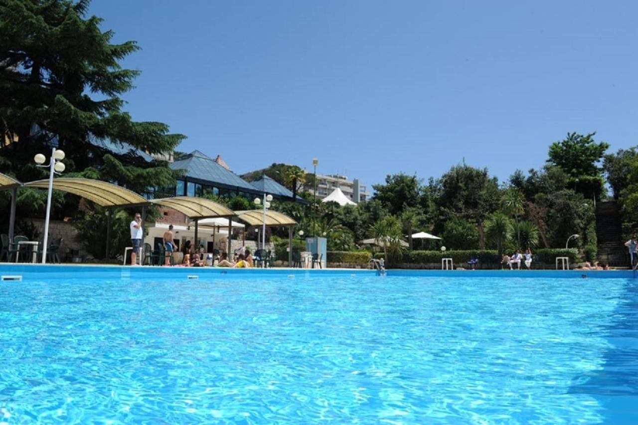 Hotel Villa Rosa มาร์ตินาฟรังกา ภายนอก รูปภาพ