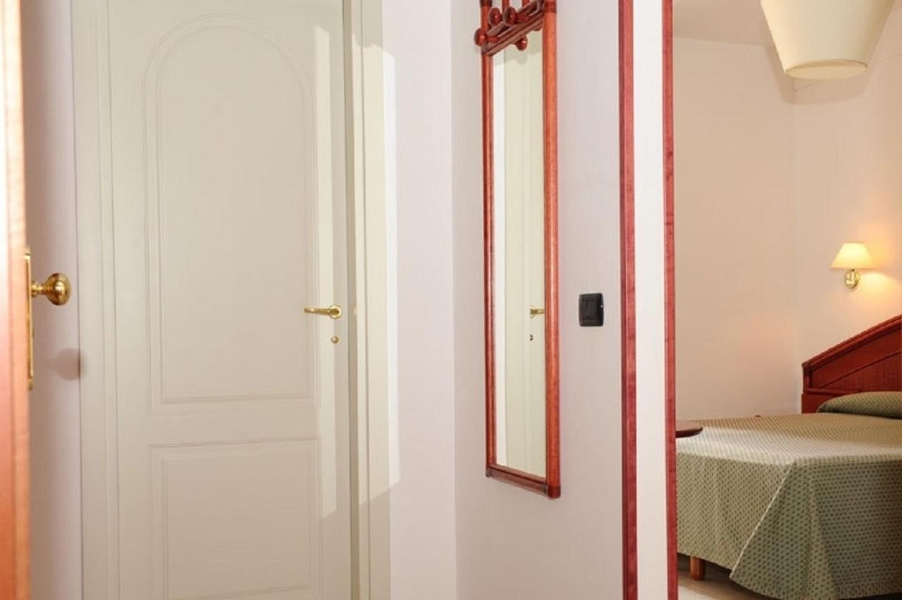 Hotel Villa Rosa มาร์ตินาฟรังกา ภายนอก รูปภาพ