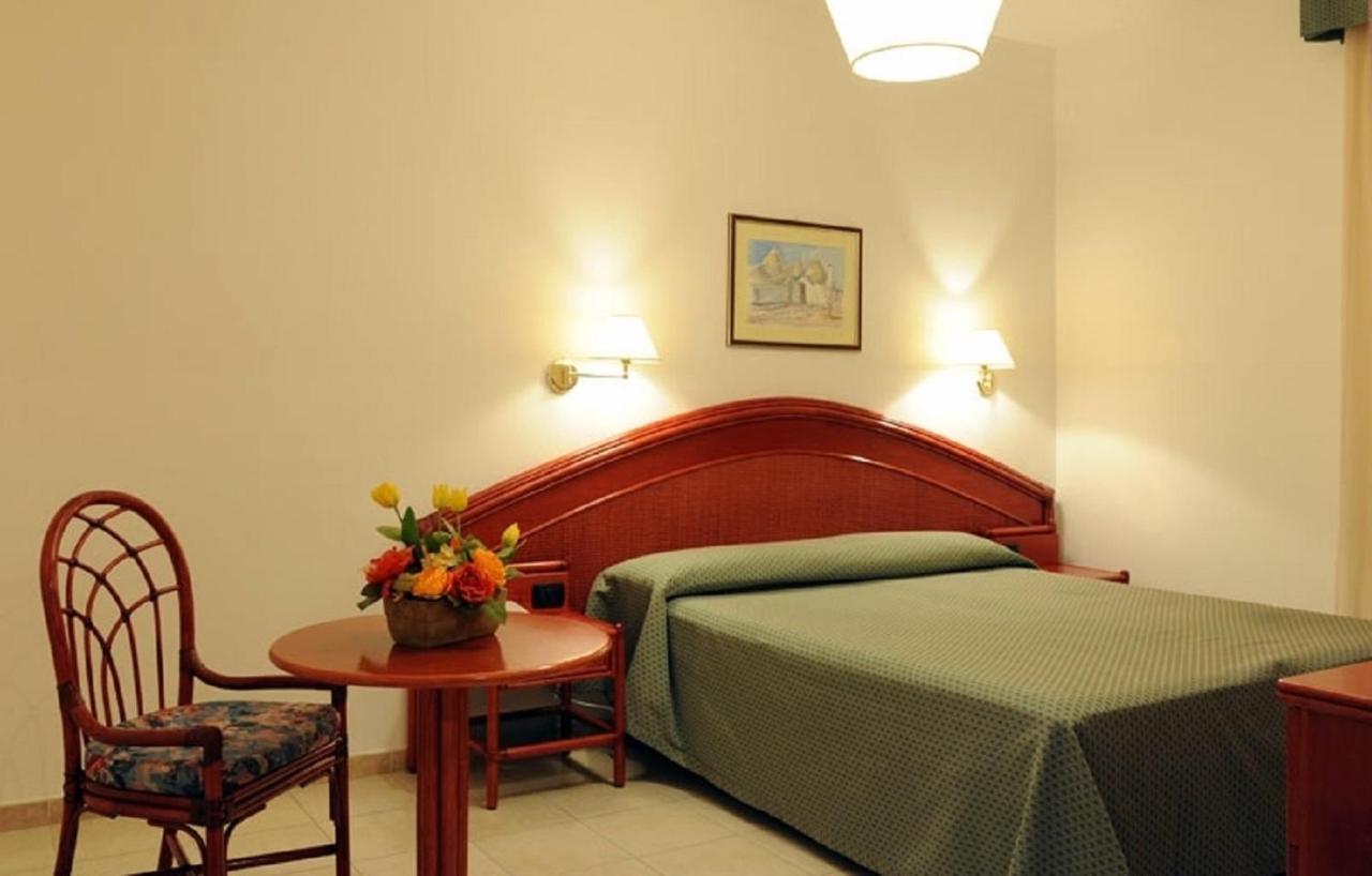 Hotel Villa Rosa มาร์ตินาฟรังกา ภายนอก รูปภาพ